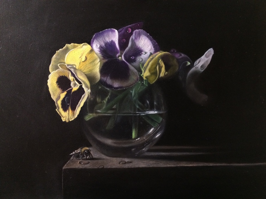 Still Life with Pansies and Bee, 2016 – Still life oil painting on panel, 17 x 23 cm – Ginny Page